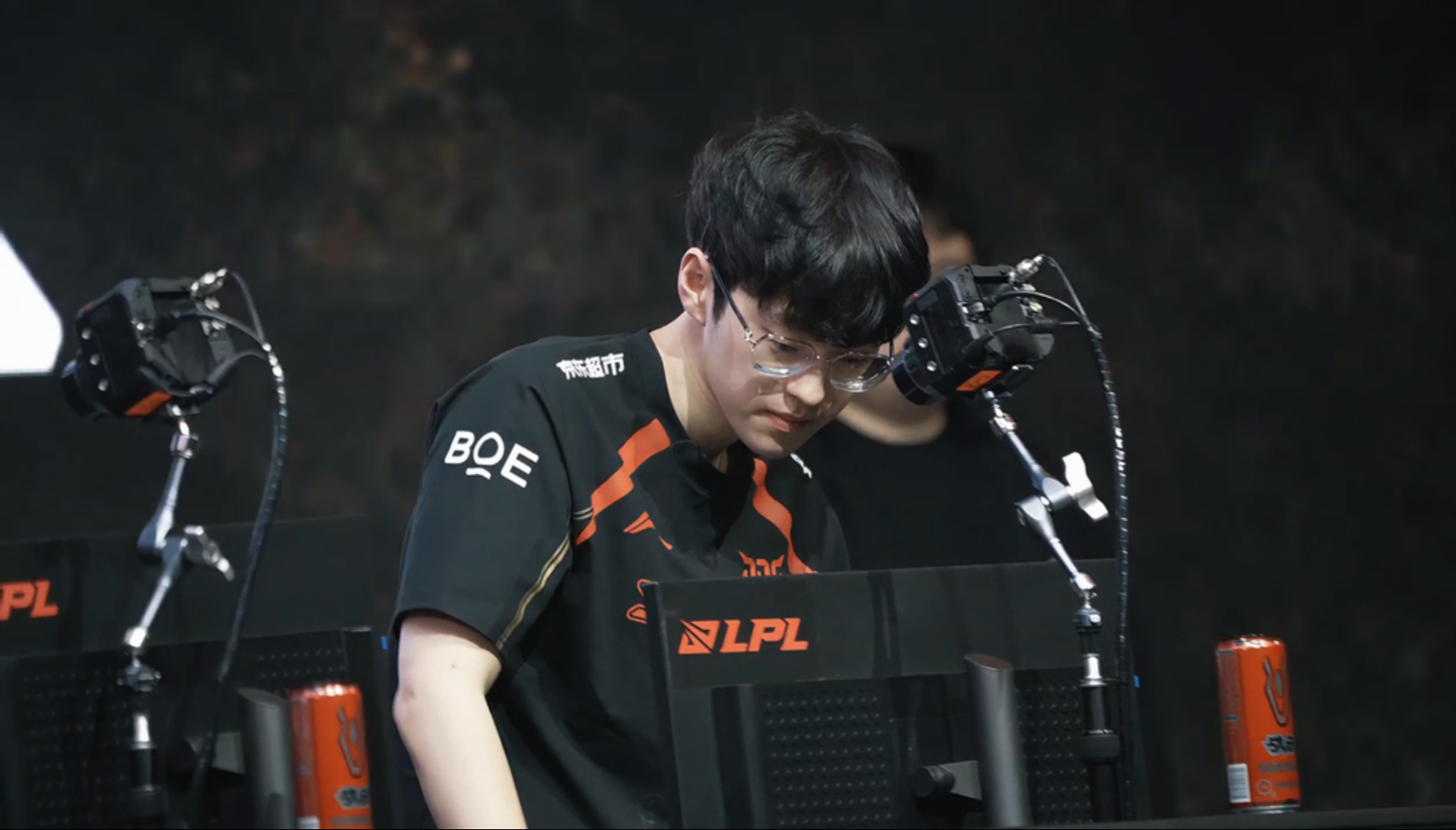 皇冠体育官网-瑞士队教练压力巨大！，Scout遭遇二十持续失利全场沸腾不已-皇冠体育官网